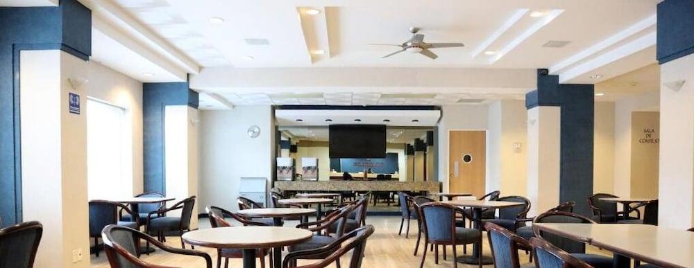 坦皮科商务高级河景酒店 外观 照片